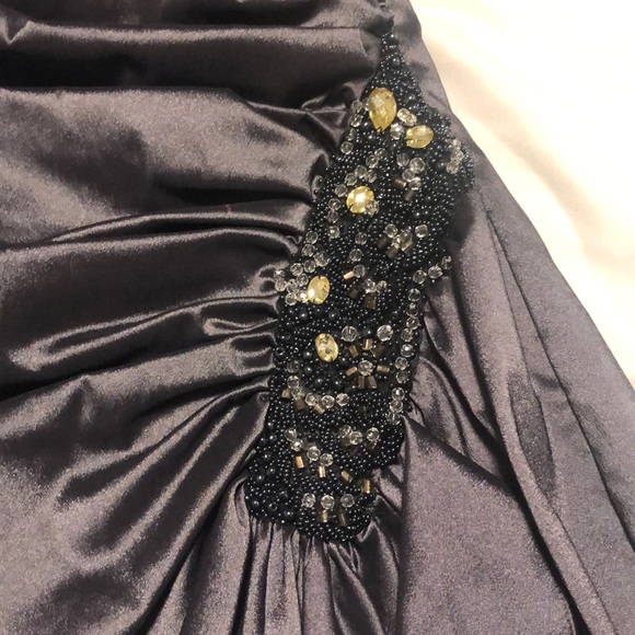 Le Chateau Classy Dress *Like New* - Picture 3 of 4